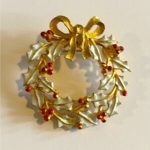 VTG JJ Stamped Wreath Christmas Brooch Pin